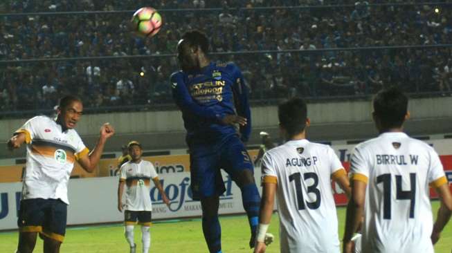 Puji Kota Baku, Michael Essien Bandingkan dengan Kemacetan di Indonesia