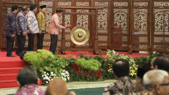 Wakil Presiden Jusuf Kalla menghadiri Simposium Nasional di Kompleks Parlemen, Senayan, Jakarta, Rabu (12/7). 