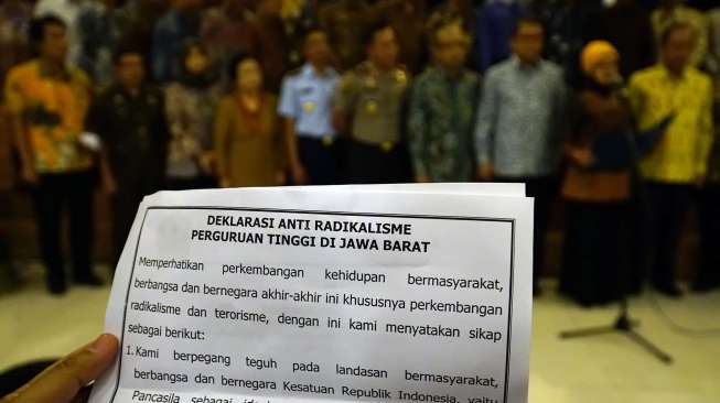 Sebanyak 44 perguruan tinggi negeri dan swasta se-Jawa Barat mengadakan deklarasi antiradikalisme yang diselenggarakan di Universitas Padjadjaran Bandung, Jawa Barat, Jumat (14/7).