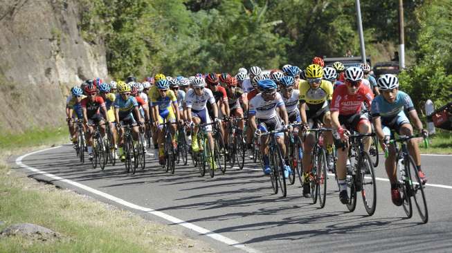 Etape 2 Balap Sepeda Tour de Flores (TDF) 2017 di Maumere, NTT, Sabtu (15/7).