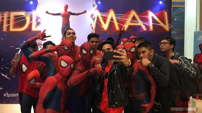 Begini Cara 'Spider-Man' Beramal dan Menghibur Anak-anak