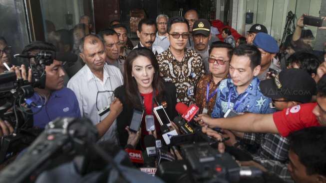 Menyerahkan laporan audit hasil investigatif BPK.