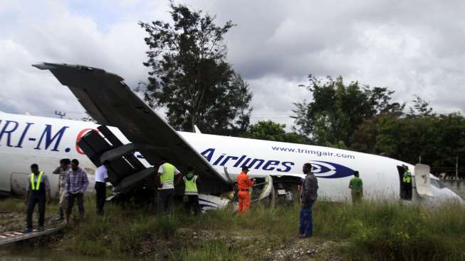 Pesawat kargo jenis boeing 737-301F dengan kode lambung PK-YGG milik maskapai penerbangan Tri-MG Asia Airlines yang tergelincir di Bandara Wamena, Wamena, Papua, Selasa (18/7). 