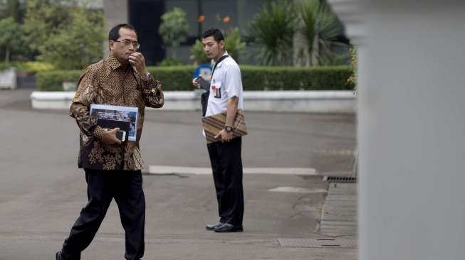 Presiden Joko Widodo bersama Wakil Presiden Jusuf Kalla meminpin rapat terbatas di Kantor Kepresidenan, Jakarta, Selasa (18/7).