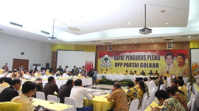 Ketua Umum Partai Golkar Setya Novanto memimpin Rapat Pleno di DPP Partai Golkar, Jakarta, Selasa (18/07).