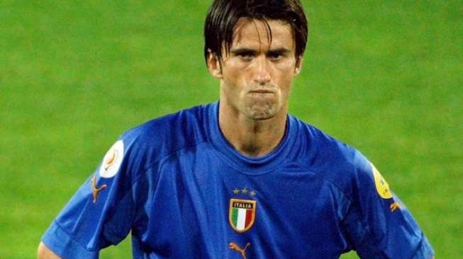 Mantan bek timnas Italia, AS Roma, AC Milan, dan Real Madrid, Christian Panucci. [AFP/Aris Messinis]