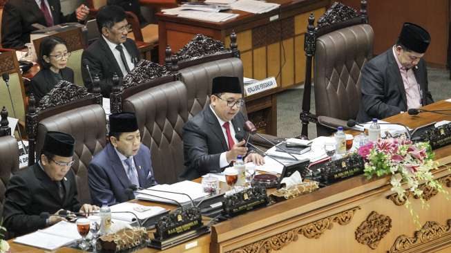 Suasana rapat paripurna DPR RI pengambilan keputusan Rancangan Undang-Undang Pemilu (RUU Pemilu) di kompleks Parlemen, Senayan, Jakarta, Kamis (20/7/2017) [Suara.com/Kurniawan Mas'ud]