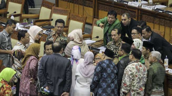 Suasana rapat paripurna DPR RI pengambilan keputusan Rancangan Undang-Undang Pemilu (RUU Pemilu) di kompleks Parlemen, Senayan, Jakarta, Kamis (20/7/2017) [Suara.com/Kurniawan Mas'ud]