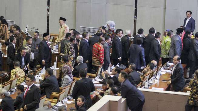 Suasana rapat paripurna DPR RI pengambilan keputusan Rancangan Undang-Undang Pemilu (RUU Pemilu) di kompleks Parlemen, Senayan, Jakarta, Kamis (20/7/2017) [Suara.com/Kurniawan Mas'ud]