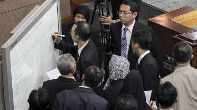 Suasana rapat paripurna DPR RI pengambilan keputusan Rancangan Undang-Undang Pemilu (RUU Pemilu) di kompleks Parlemen, Senayan, Jakarta, Kamis (20/7/2017) [Suara.com/Kurniawan Mas'ud]