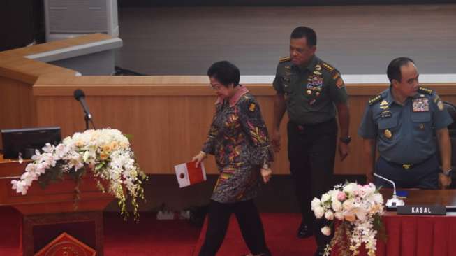 Panglima TNI Puji Keberanian Megawati Saat AS Embargo Indonesia