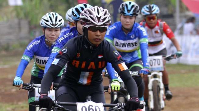 Final Cross Country Olympics (XCO) Women Elite Lubuklinggau Moutain Bike International Championship (C2) 2017 di Lubuklinggau, Sumatera Selatan, Sabtu (21/7).