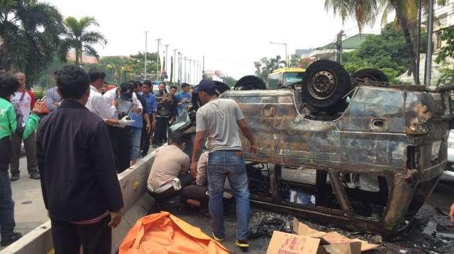 Cerita Teman Supir yang Terpanggang Api di Depan Pluit Village