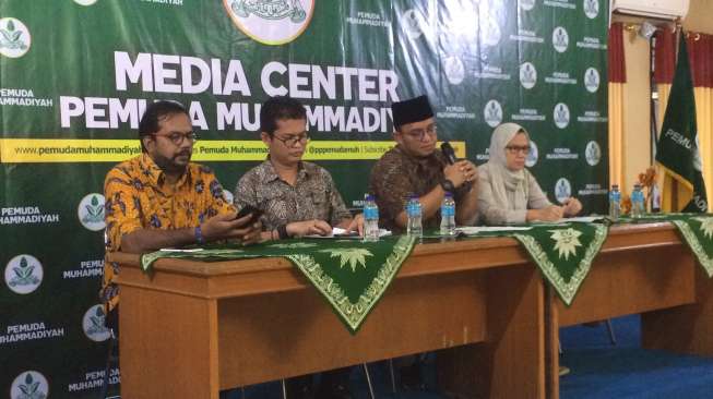 Sebelum Disiram, Novel Dibuntuti Beberapa Orang Selama Sepekan