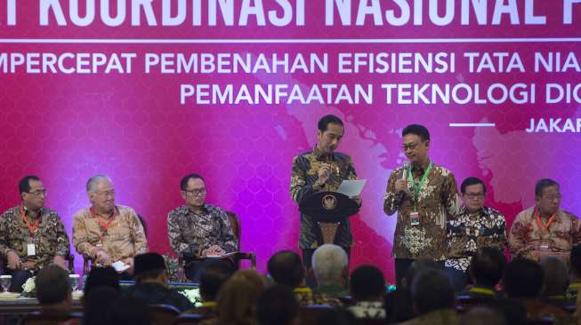 Presiden Joko Widodo membuka rapat koordinasi nasional pengendalian inflasi tahun 2017 di Jakarta, Kamis (27/7).