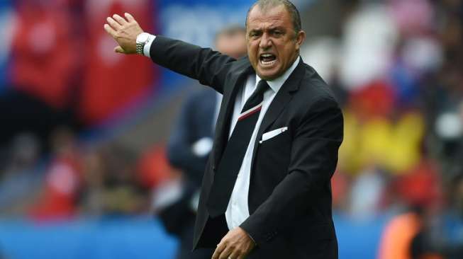 Fatih Terim saat melatih timnas Turki di Piala Eropa 2016. [AFP/Bulent Kilic]