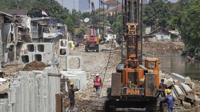 Memasuki tahap pemasangan sheet pile atau turap.