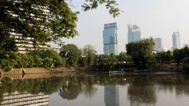 Suasana waduk Setiabudi Barat di Jakarta, Selasa(1/8).