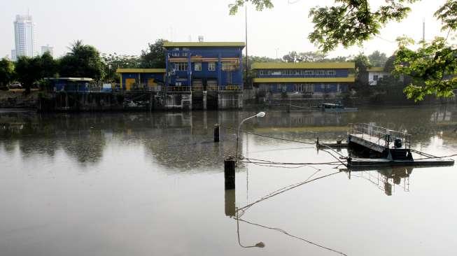 Suasana waduk Setiabudi Barat di Jakarta, Selasa(1/8).