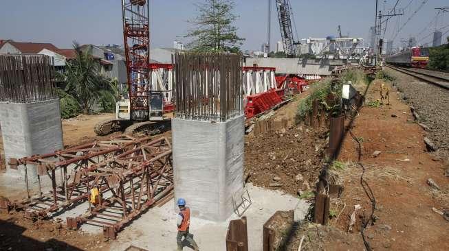 Proyek Double-Double Track atau jalur rel ganda Paket A Manggarai-Jatinegara, Jakarta, Rabu (2/8).