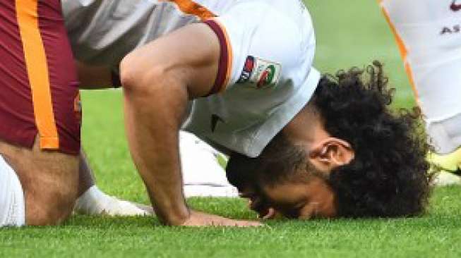 Salah, Bomber yang Tak Pernah Lupa Ingat Tuhan Usai Cetak Gol