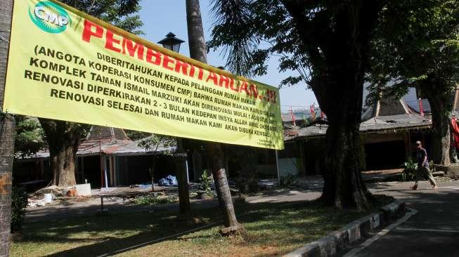 Bangunan rumah makan di kawasan Taman Ismail Marzuki (TIM), Jakarta, Kamis (3/8).