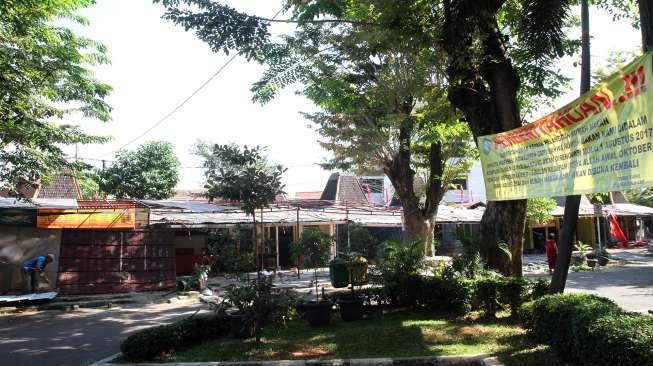 Bangunan rumah makan di kawasan Taman Ismail Marzuki (TIM), Jakarta, Kamis (3/8).