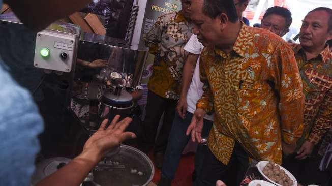 Menteri Nasir Optimistis Mobil Listrik Lokal Diproduksi di 2020