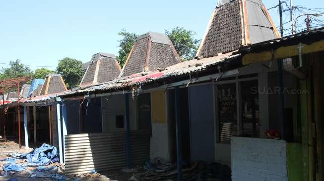 Bangunan rumah makan di kawasan Taman Ismail Marzuki (TIM), Jakarta, Kamis (3/8).
