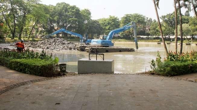 Sebagai langkah antisipasi untuk mencegah banjir.