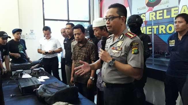 Tangkap Dua Terduga Teroris di Kalteng, Polisi Sita Buku Cara Merakit Bom