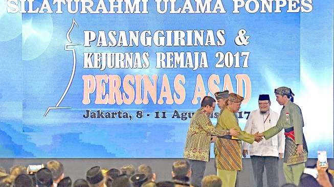 Presiden Joko Widodo  meresmikan Pasanggiri Nasional dan Kejurnas Tingkat Remaja Perguruan Pencak Silat Nasional ASAD 2017 di Pondok Pesantren Minhajjurrosyidiin, Lubang Buaya, Jakarta, Selasa (8/8).