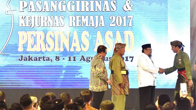 Presiden Joko Widodo  meresmikan Pasanggiri Nasional dan Kejurnas Tingkat Remaja Perguruan Pencak Silat Nasional ASAD 2017 di Pondok Pesantren Minhajjurrosyidiin, Lubang Buaya, Jakarta, Selasa (8/8).