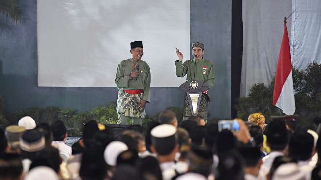 Presiden Joko Widodo  meresmikan Pasanggiri Nasional dan Kejurnas Tingkat Remaja Perguruan Pencak Silat Nasional ASAD 2017 di Pondok Pesantren Minhajjurrosyidiin, Lubang Buaya, Jakarta, Selasa (8/8).