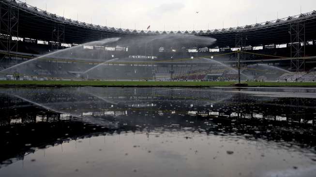 Renovasi Stadion Utama Gelora Bung Karno, Senayan, Jakarta, Selasa (8/8).