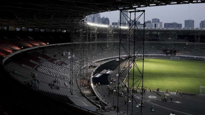 Renovasi Stadion Utama Gelora Bung Karno, Senayan, Jakarta, Selasa (8/8).