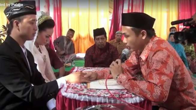 Saat Akad Nikah Lelaki Ini Kerepotan Baca Ijab Kabul