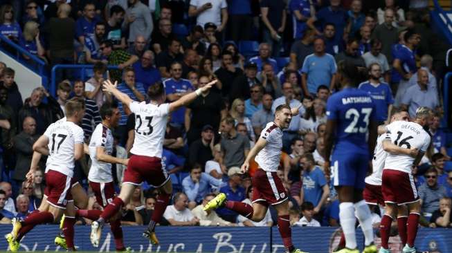 Pemain Burnley rayakan gol ke gawang Chelsea [AFP]