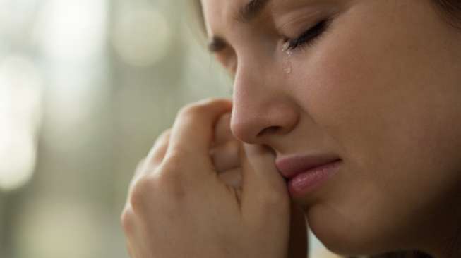 Ilustrasi seorang perempuan sedang menangis. (Shutterstock)