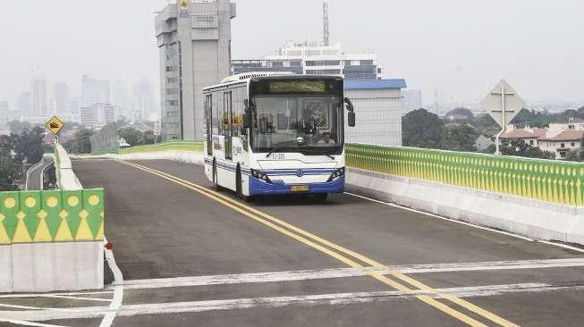 Uji coba Koridor 13 Transjakarta rute Ciledug-Tendean dan Ciledug-Ragunan, Jakarta, Minggu (13/8).