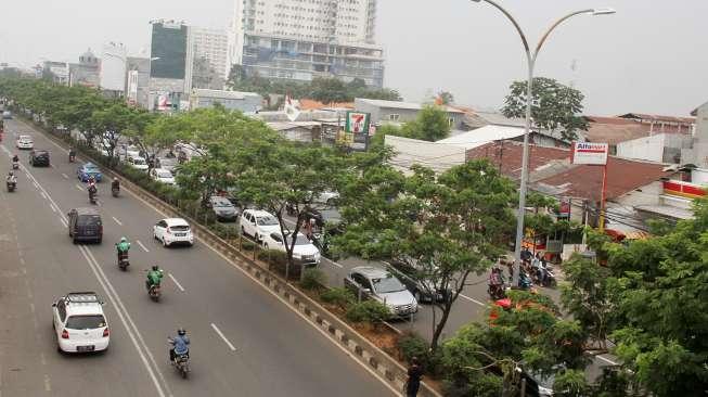 LRT bisa menjadi solusi bagi warga yang terkena dampak.