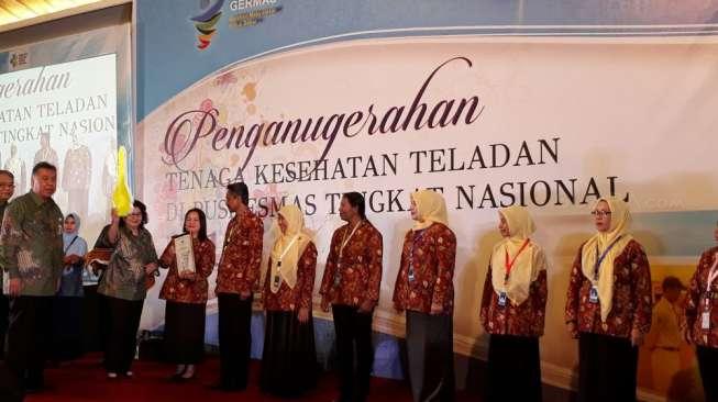 Menkes Beri Penghargaan pada 258 Tenaga Kesehatan Teladan