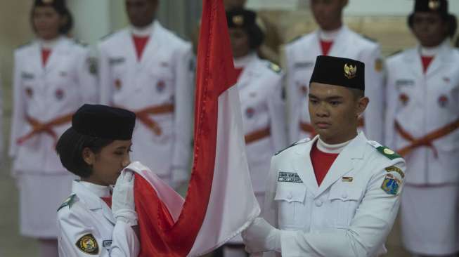 Presiden Joko Widodo mengukuhkan 68 orang Paskibraka 2017.