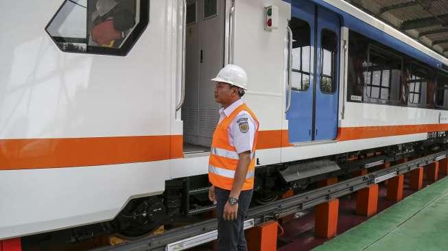 Rangkaian kereta Bandara Soekarno-Hatta (Soetta) buatan PT Industri Kereta Api (INKA) di Balai Yasa, Manggarai, Jakarta, Selasa (15/08).