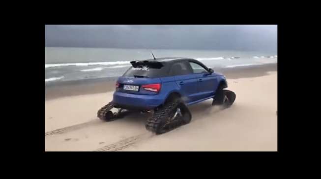 Audi S1 Ini Pikat Mata Pengunjung Pantai