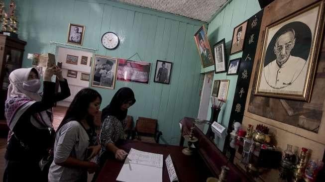 Naskah Proklamasi disusun di Rengasdengklok, tepatnya di rumah milik seorang Tionghoa, bernama Djiaw Kie Siong, 16 Agustus 1945.