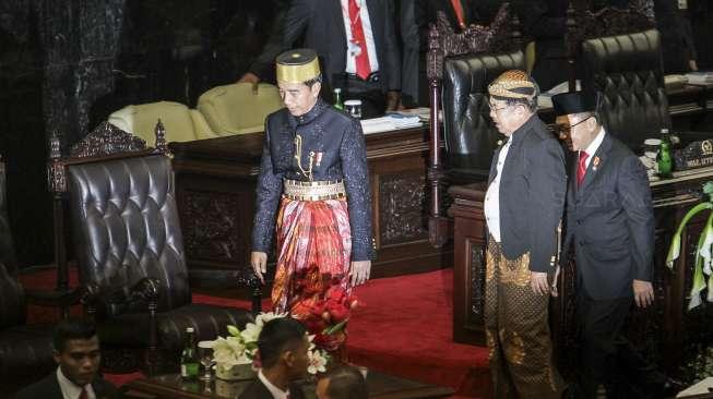 Siapa yang Punya Ide di Balik Tukar  Baju Adat Jokowi-JK?