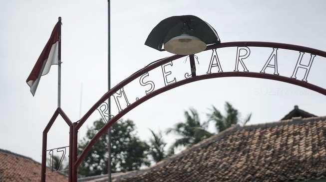 Naskah Proklamasi disusun di Rengasdengklok, tepatnya di rumah milik seorang Tionghoa, bernama Djiaw Kie Siong, 16 Agustus 1945.