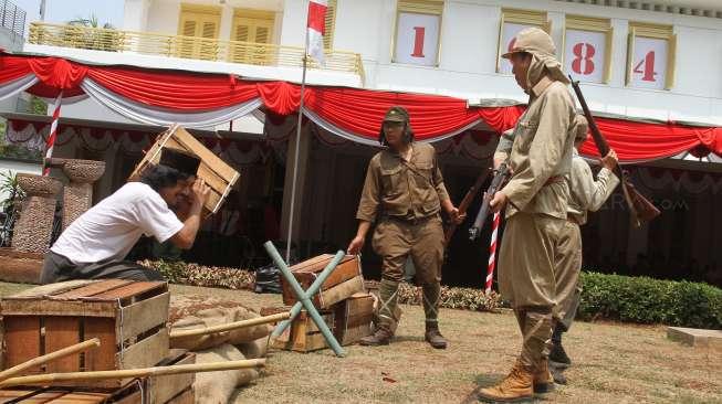 Drama pengusiran penjajah di museum Perumusan Naskah Proklamasi, di Jakarta, Rabu (16/8).