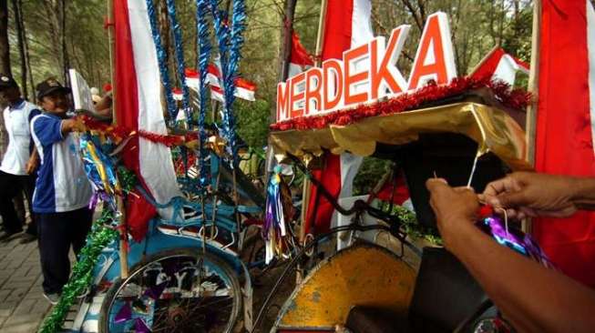 Balap Becak HUT ke-72 RI Digelar di Makassar - News 